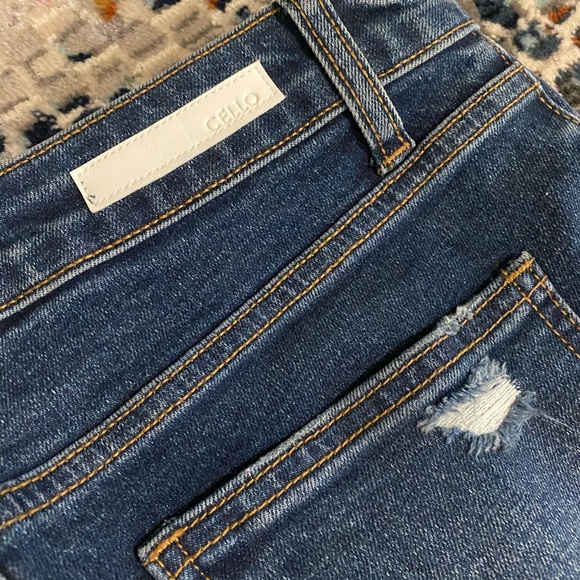 Cello High Rise Cropped - Picture 5 of 5